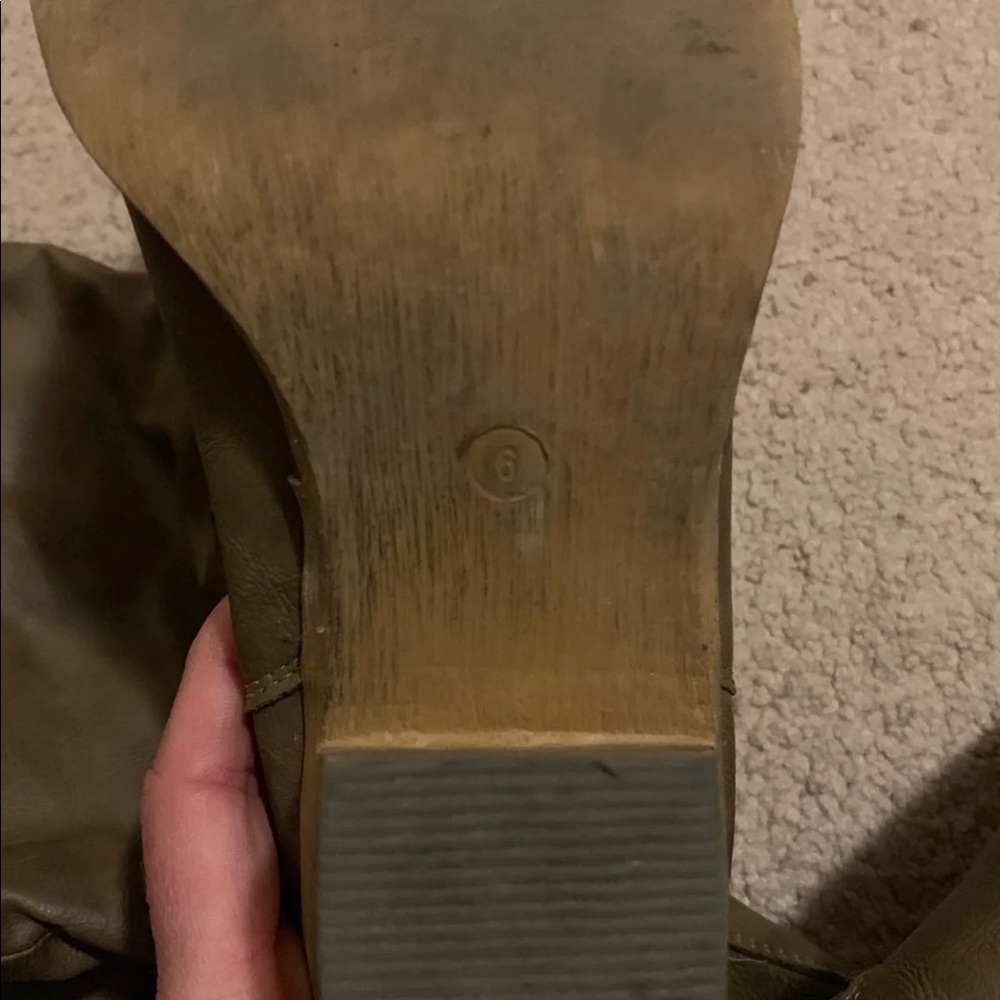Boots - Picture 4 of 4